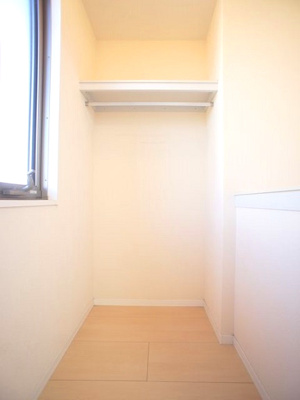 【収納】 | ヴィラフェリーチェⅡ参番館 | ウォークインクロゼット付きでお部屋はスッキリ♪