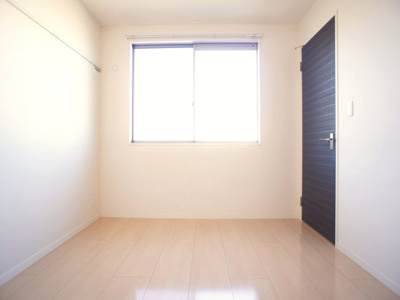 【寝室】 | ヴィラフェリーチェⅡ参番館 | 快適に過ごせるエアコン付きです♪