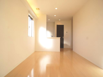 【居間・リビング】 | ヴィラフェリーチェⅡ参番館 | 快適に過ごせるエアコンが付いています♪