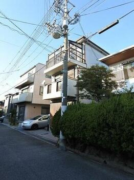 【前面道路含む現地写真】 | 西宮市　段上町５丁目　中古戸建(２世帯住宅）