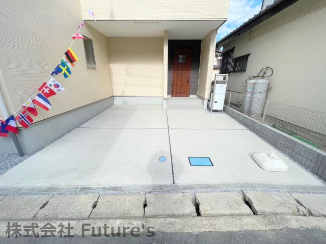 三郷市上彦名　新築戸建　全1棟の駐車場|カースペース並列2台可能