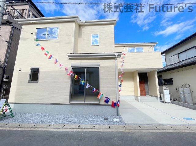 三郷市上彦名　新築戸建　全1棟の外観|駐車並列2台可能な邸宅