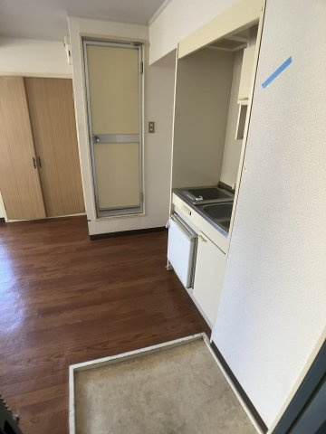 アクティ大和10の玄関
