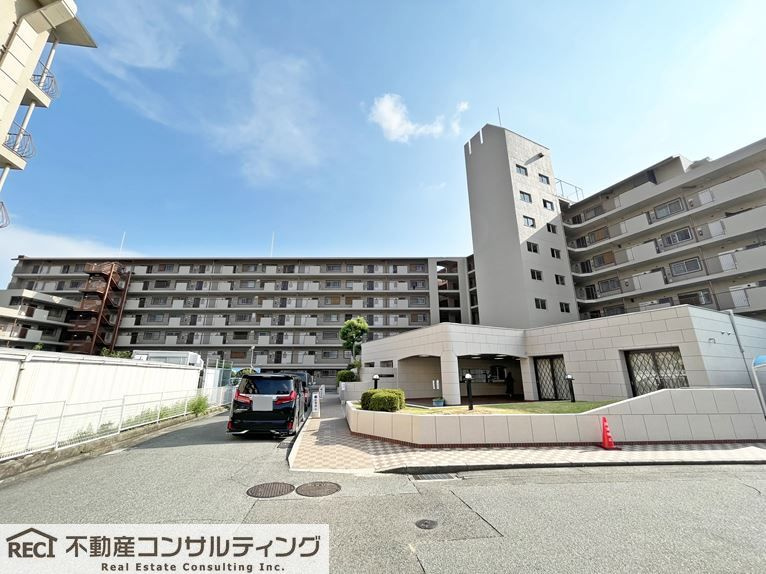 日興甲東園スカイマンションの外観