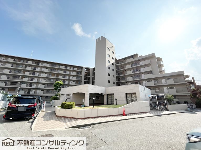 日興甲東園スカイマンションの外観