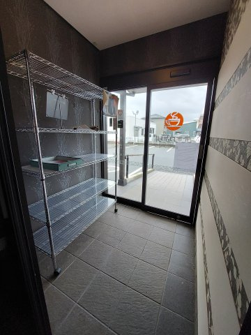 新潟市西区平島１_貸店舗のエントランス|風除室になります。