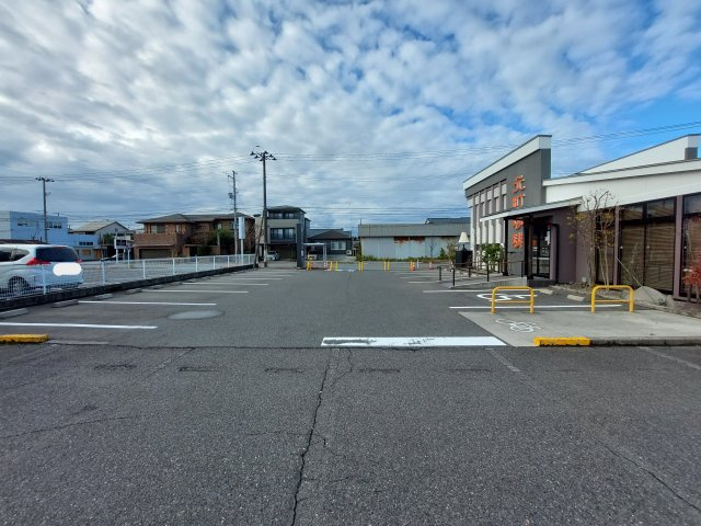 新潟市西区平島１_貸店舗の駐車場|駐車場　駐輪スペース①