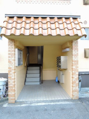 【エントランス】 | 松見ヶ丘ハイツA号棟 | エントランス部分です。