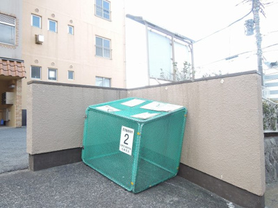 【その他共用部分】 | 松見ヶ丘ハイツA号棟 | 敷地内ゴミ置き場です。