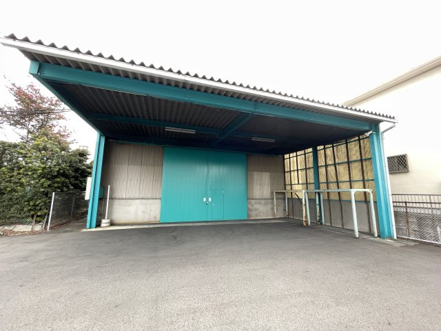 春田野倉庫の外観