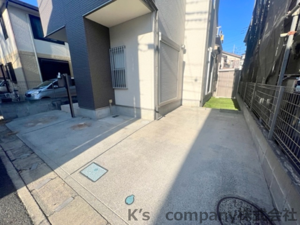 ■大和市西鶴間８丁目　中古戸建の駐車場|ゆったりとしたカースペース☆