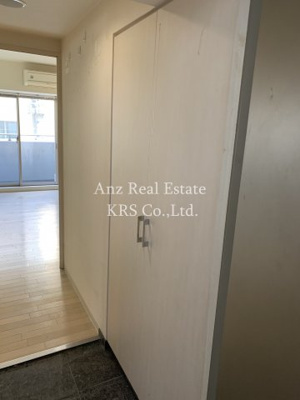 【設備】 | 南堀江アパートメントグランデ | 玄関にあるトールタイプの下足箱！玄関はいつも片付きます♪