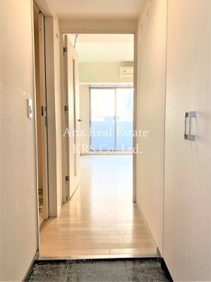 【居間・リビング】 | 南堀江アパートメントグランデ | 玄関から撮影！フラットフロアの玄関です！