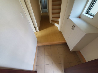 【玄関】 | Sumai-to岩槻区原町01 | 収納もある玄関です