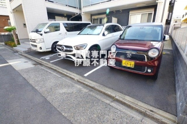 リブリ・浄心Aの駐車場