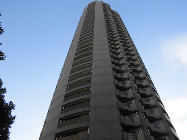 ザ・ガーデンタワーズサンセットタワーの外観