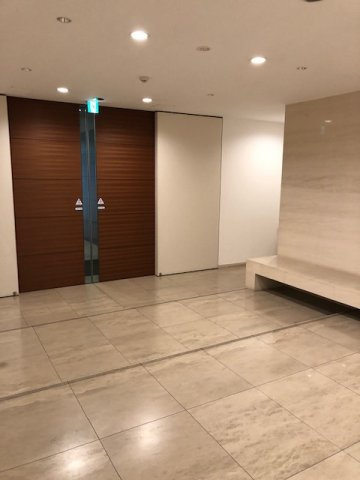 目白プレイスタワーのエントランス