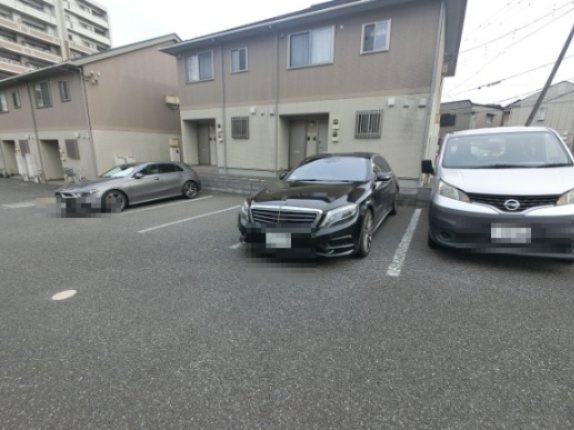 ブリーズ東海神Ｄの駐車場