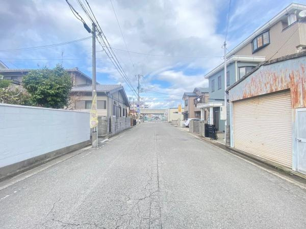 和歌山市中之島中古戸建の前面道路含む現地写真|オークワ和歌山中之島店まで約511ｍ（徒歩約6分）