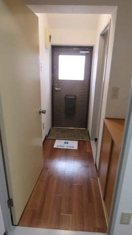 アカネフラッツの玄関