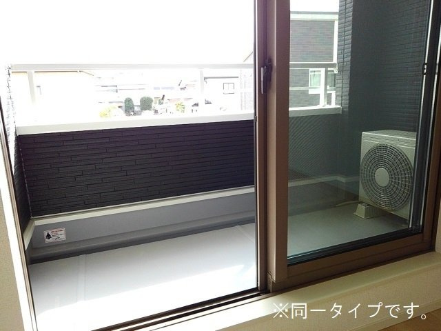 アドラブールのバルコニー|暖かな日差しのふりそそぐバルコニー
