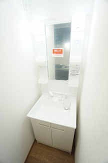 【洗面所】 | ラパ　メイプル | ※同物件・同タイプの写真です