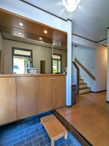 西御門　ゆとりある敷地の中古戸建の玄関