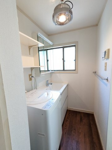 緑豊かな住環境　４LDK＋WICの独立洗面台|独立洗面台