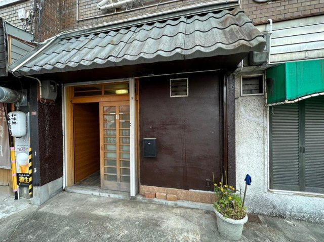 服部西町貸店舗の外観