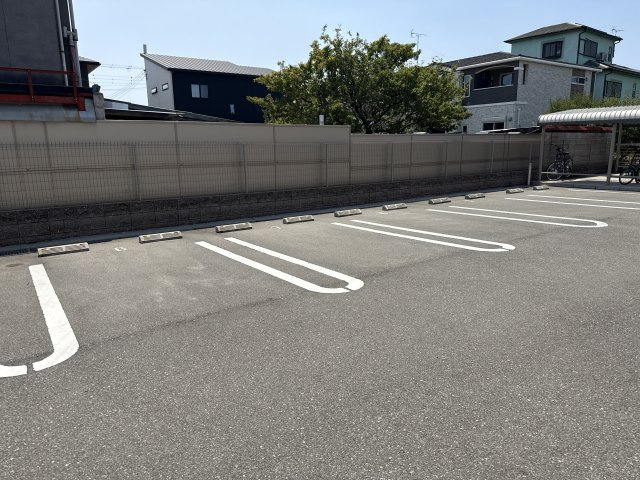 ブリック　フェアリーⅢの駐車場