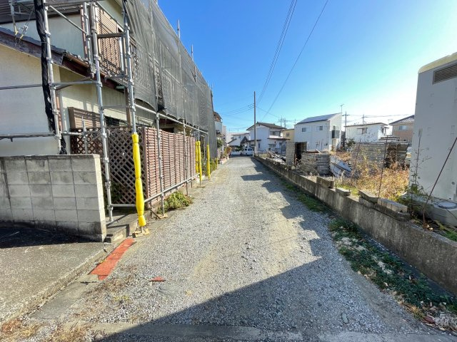 藤岡市上戸塚　中古600の前面道路含む現地写真