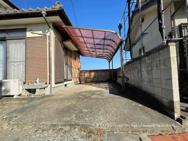 藤岡市上戸塚　中古600の駐車場