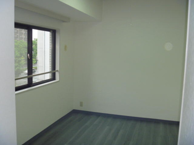 【居間・リビング】 | アクシルコート堀川今出川 | 床：ウッドタイル貼り