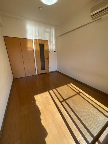 アスティナ天神橋の居間・リビング|使いやすい居間です