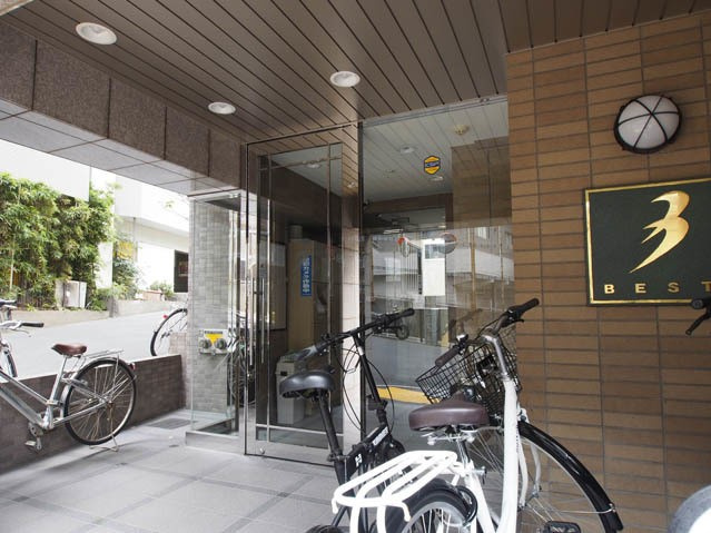 ベスト本郷の駐車場