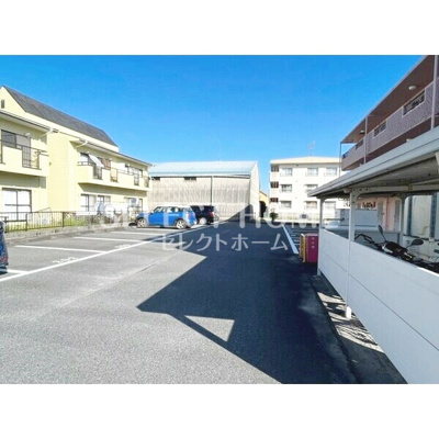 【駐車場】 | ルヴニール | 駐車場に車を止められます