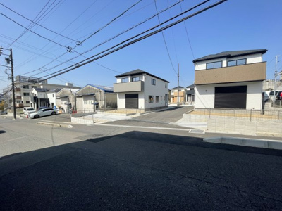 【前面道路含む現地写真】 | 日進市第1浅田平子 全2棟　＜仲介手数料無料＞西小・日進西中　新築一戸建て | 撮影
社長の村田です！
自らプレイヤーとして営業しています
長年の経験と実績から皆様により良いマイホーム購入のご提案をいたします。
住宅ローンの不安や購入後の不安等何でもご相談ください。