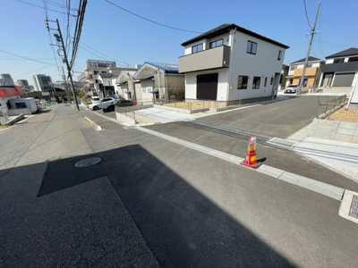 【前面道路含む現地写真】 | 日進市第1浅田平子 全2棟　＜仲介手数料無料＞西小・日進西中　新築一戸建て | 撮影
社長の村田です！
自らプレイヤーとして営業しています
長年の経験と実績から皆様により良いマイホーム購入のご提案をいたします。
住宅ローンの不安や購入後の不安等何でもご相談ください。