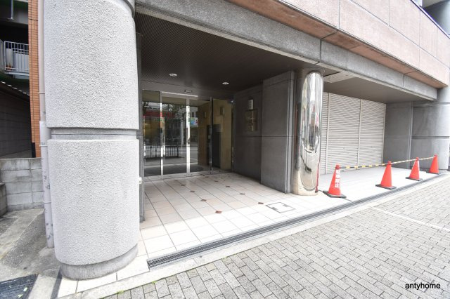 プルミエール江坂　仲介手数料無料のエントランス