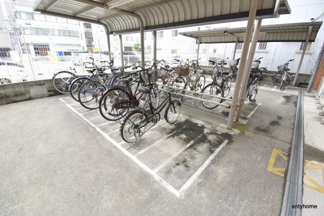 プルミエール江坂　仲介手数料無料の駐車場