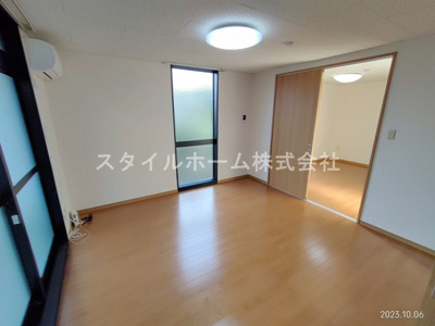 【居間・リビング】 | L代田 | 別部屋写真です。