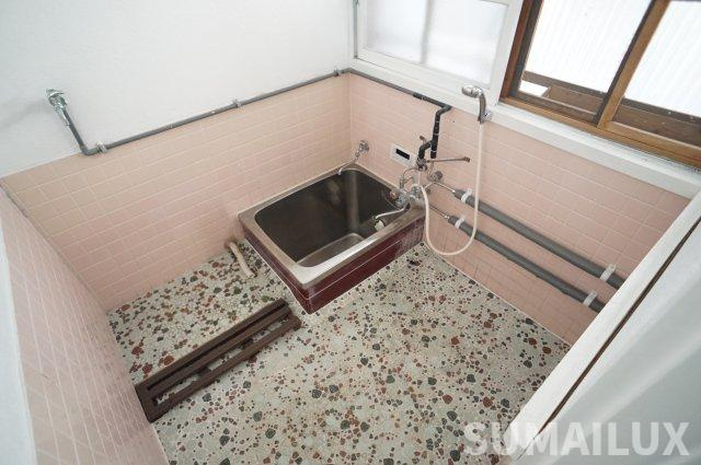 熊本市中央区渡鹿４丁目の一戸建ての浴室