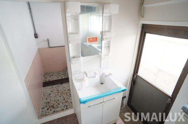 熊本市中央区渡鹿４丁目の一戸建ての独立洗面台