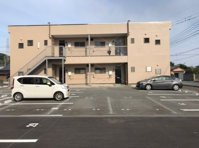 コーポ華の駐車場