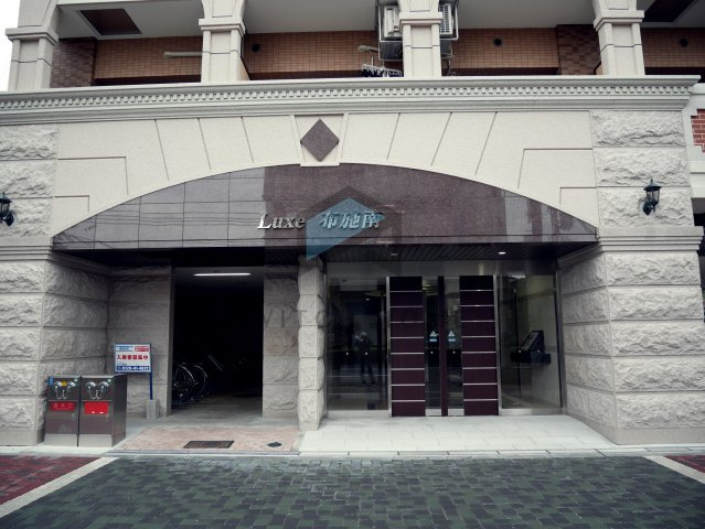 【エントランス】 | Luxe布施南Ⅱ | ※同シリーズLuxe布施南のお写真を掲載しております。ご注意下さい。