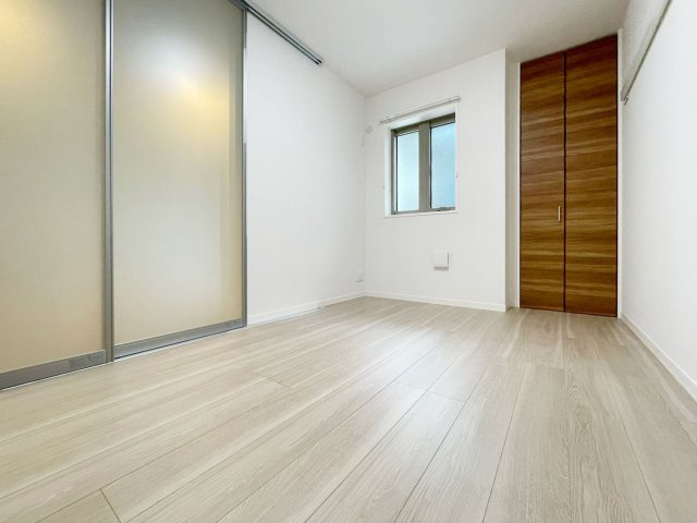 Ｄｅｂｕｔの洋室