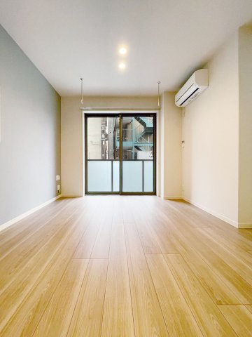 Ｄｅｂｕｔの居間・リビング