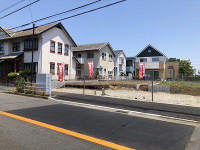 【前面道路含む現地写真】 | 【仲介手数料不要】☆湘南ライフタウン内３区画土地分譲☆藤沢市遠藤／建築条件なし売地 | 陽当たり・風通し良好！整った街並みの湘南ライフタウンです(^_-)-☆お好きなハウスメーカーで建築可能な建築条件なし売地です！是非理想のマイホームをお造り下さい☆