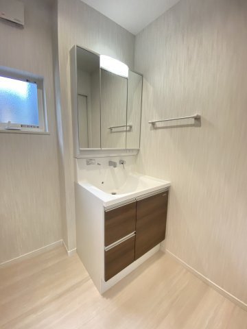 【独立洗面台】 | 「アイパッソの家」熊本市北区清水東町1号地 | ☆3面鏡付独立洗面台は身支度がしやすく便利ですね☆