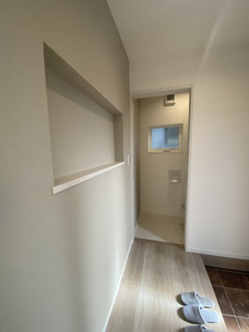 【内装】 | 「アイパッソの家」熊本市北区清水東町1号地 | ☆玄関スペースにある飾り棚♪お気に入りの小物を並べてお客様をお迎えできますね☆